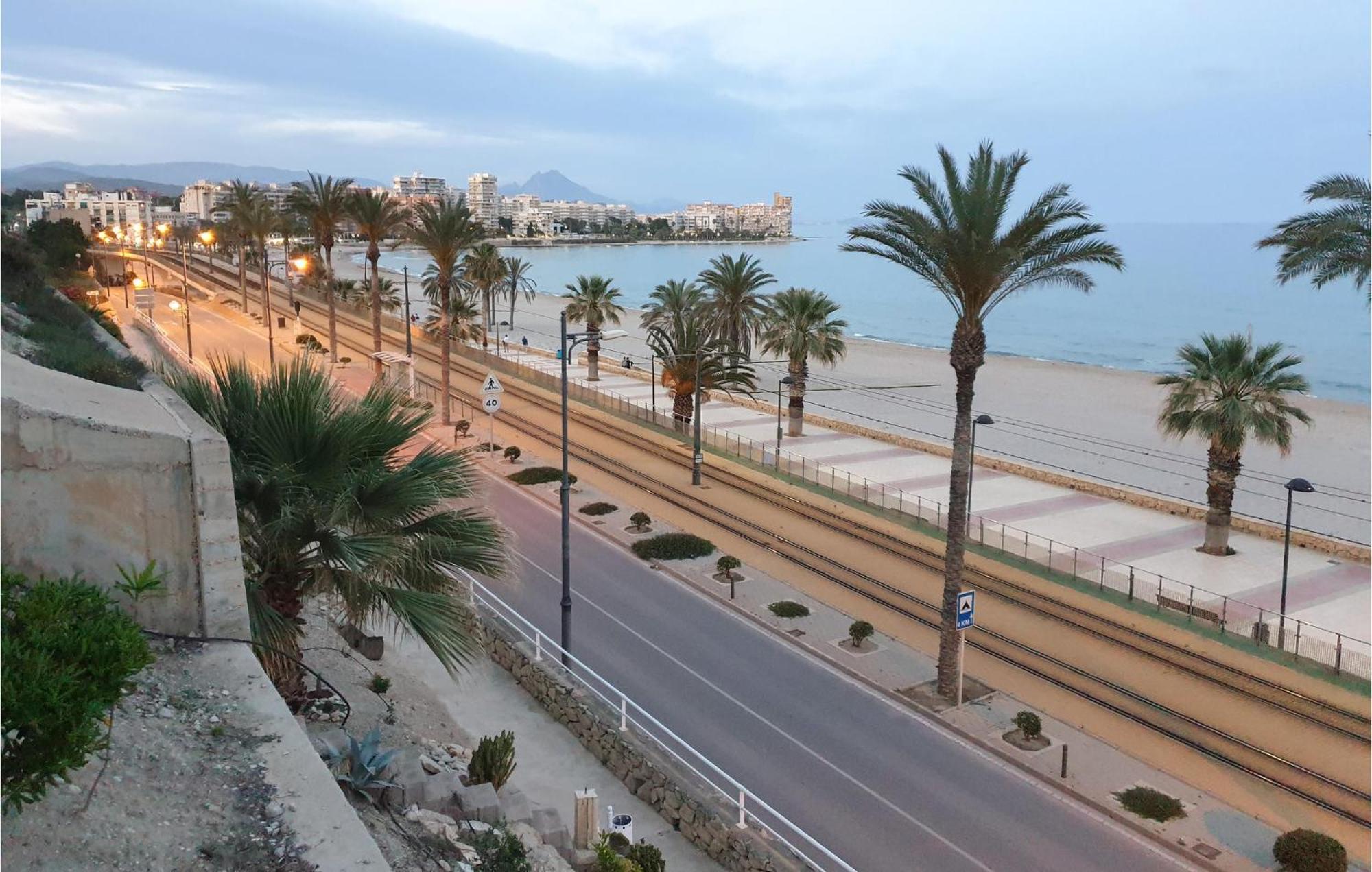 2 Bedroom Cozy Apartment In El Campello Ngoại thất bức ảnh